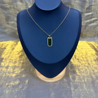 সবুজ সোনা আয়তকার পাথর পেন্ডেন্ট Pavé-Set সাদা পাথর বর্ডার মালা