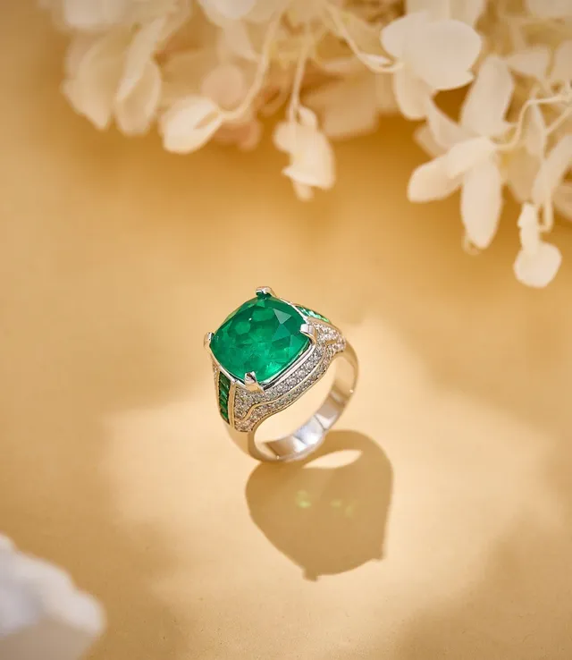 Anillo Halo Diamante Pavé con Esmeralda Central en Corte Cushion-Cut de Plata Verde 2