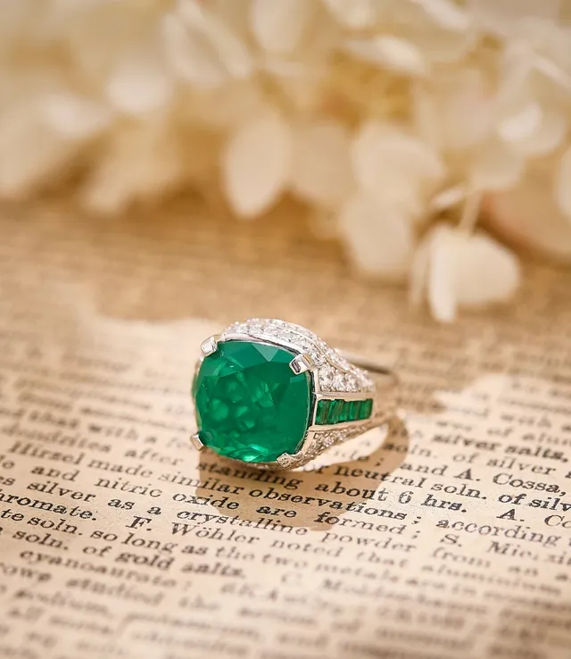 Anillo Halo Diamante Pavé con Esmeralda Central en Corte Cushion-Cut de Plata Verde 3