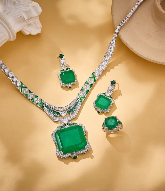 Anillo Halo Diamante Pavé con Esmeralda Central en Corte Cushion-Cut de Plata Verde 6