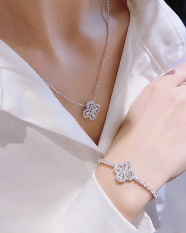 Harry Winston Diamond Quatrefoil Pavé Bracelet 8