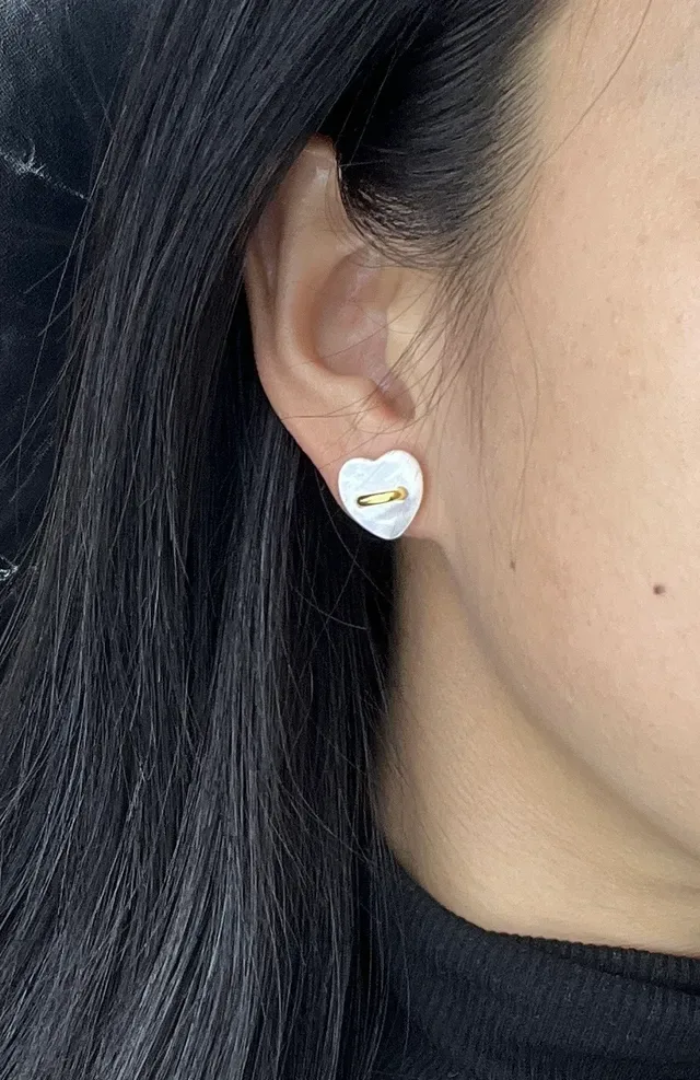HEFANG Pearlescent Shell and Gold-Tone X-Bar Heart and Circular Stud Earrings 2