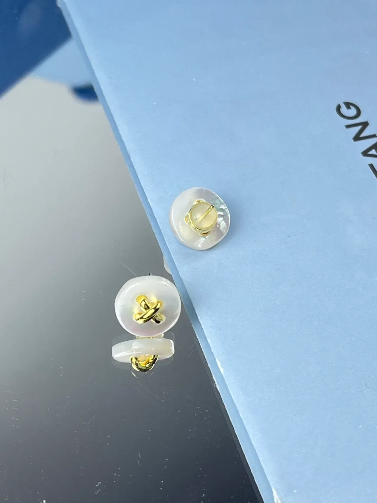 HEFANG Pearlescent Shell and Gold-Tone X-Bar Heart and Circular Stud Earrings 5