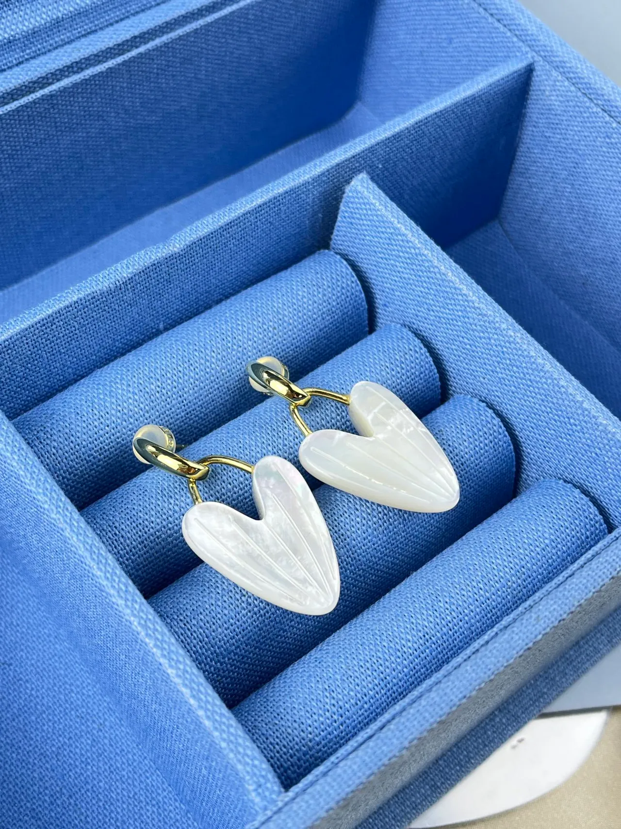 HEFANG Ribbed Heart Mother-of-Pearl Dangling Earrings 4