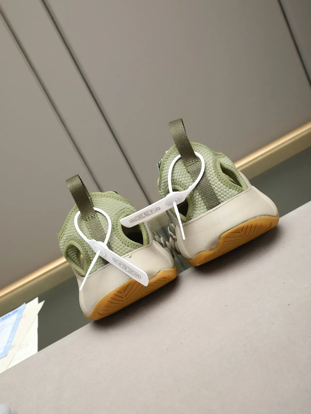 KEEN Vert Beige Imperméables Malla et Tissu Supérieur Sandales Casuales 3