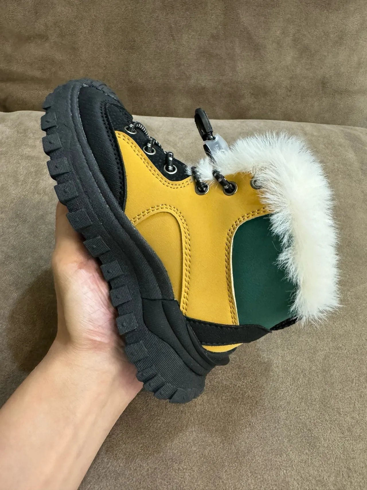 KEEN Botas de nieve amarillo verde cuello con borde de piel cierre de cordones con toggle 3