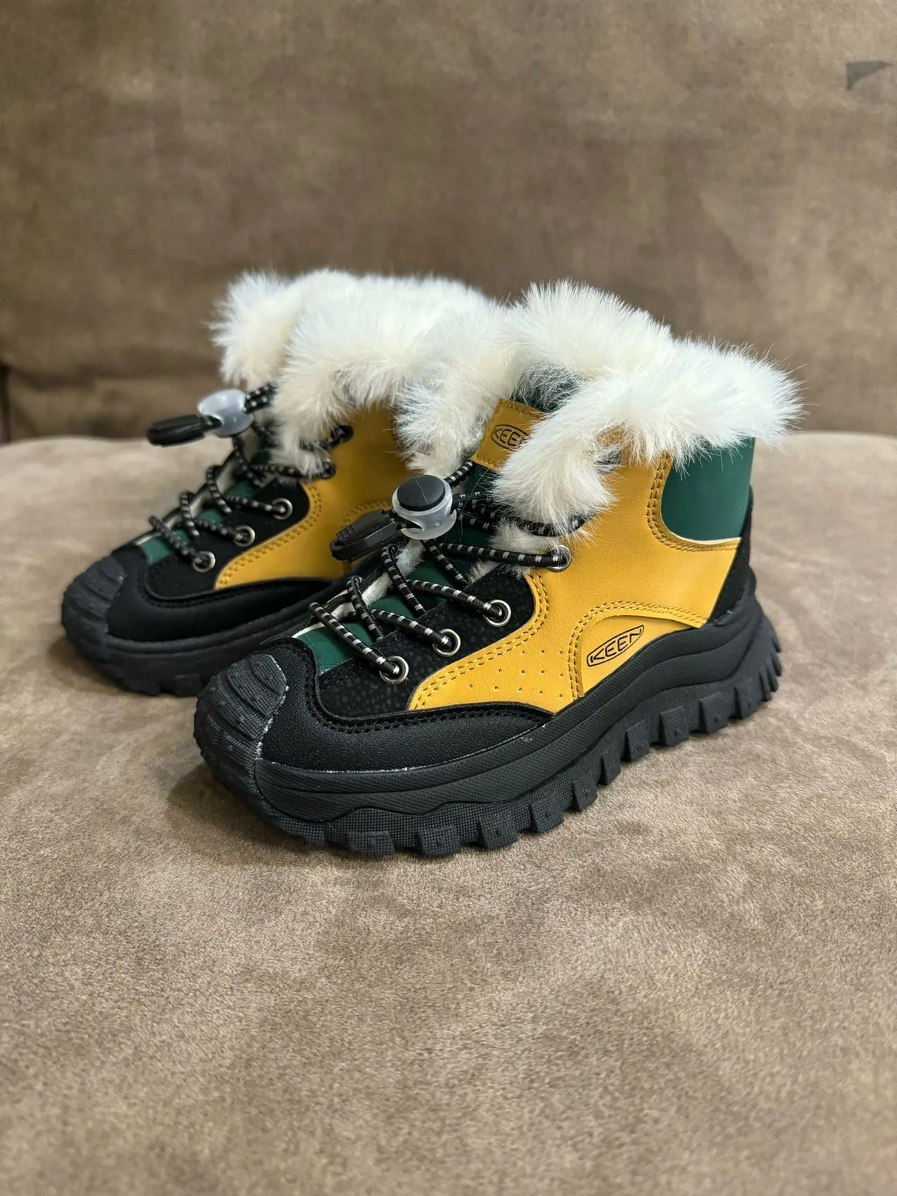 KEEN Botas de nieve amarillo verde cuello con borde de piel cierre de cordones con toggle 7
