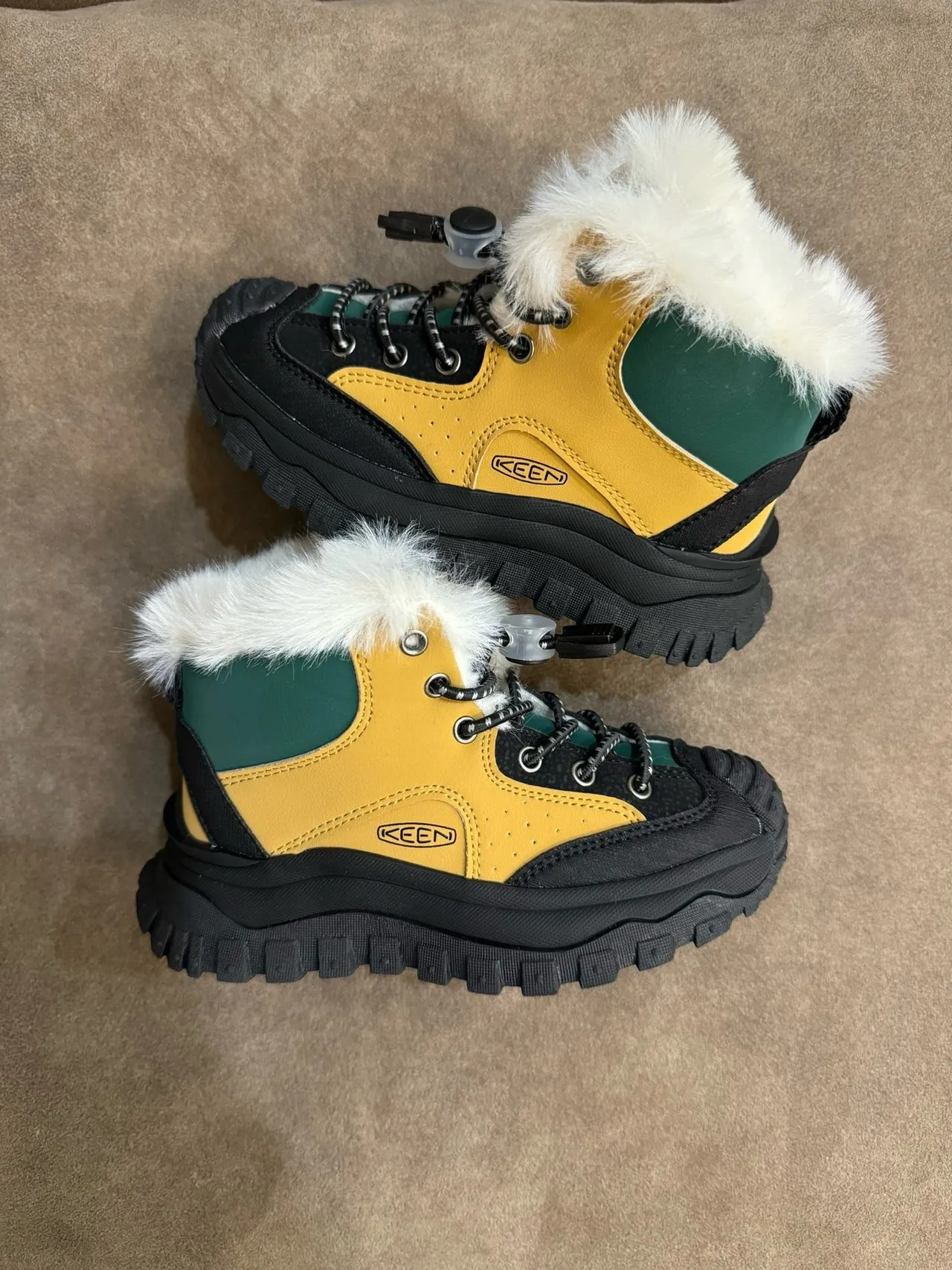 KEEN Botas de nieve amarillo verde cuello con borde de piel cierre de cordones con toggle 8