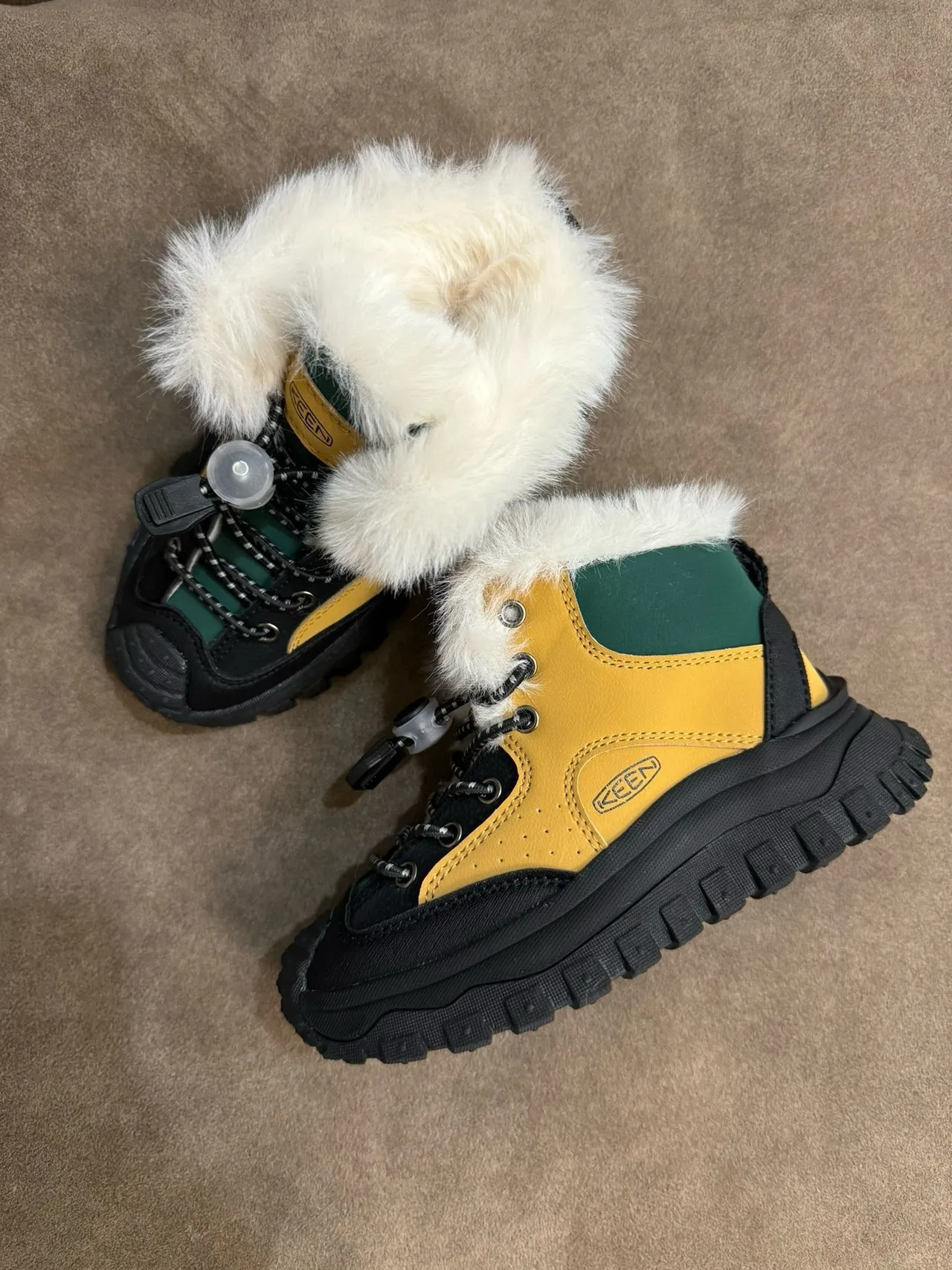 KEEN Botas de nieve amarillo verde cuello con borde de piel cierre de cordones con toggle 11