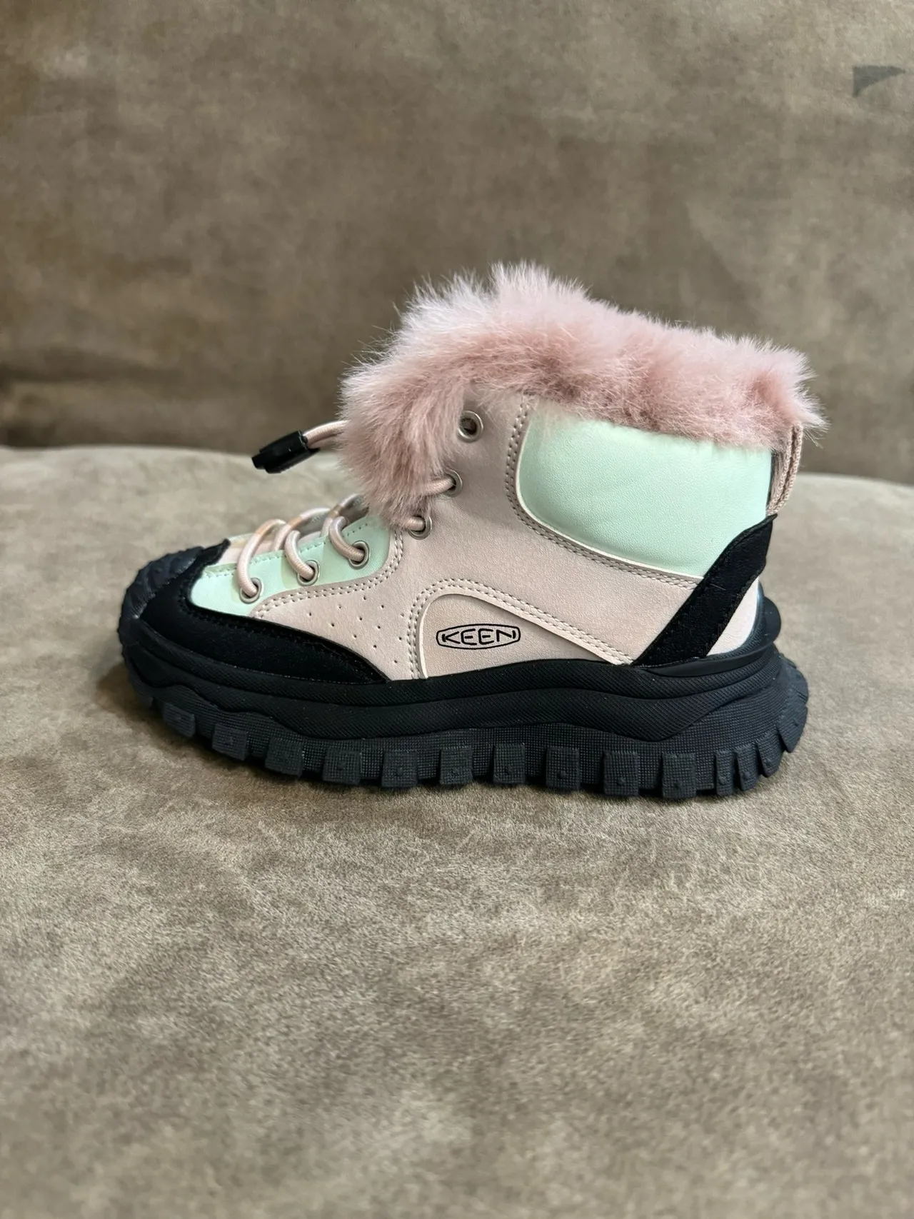 KEEN Botas de nieve amarillo verde cuello con borde de piel cierre de cordones con toggle 15