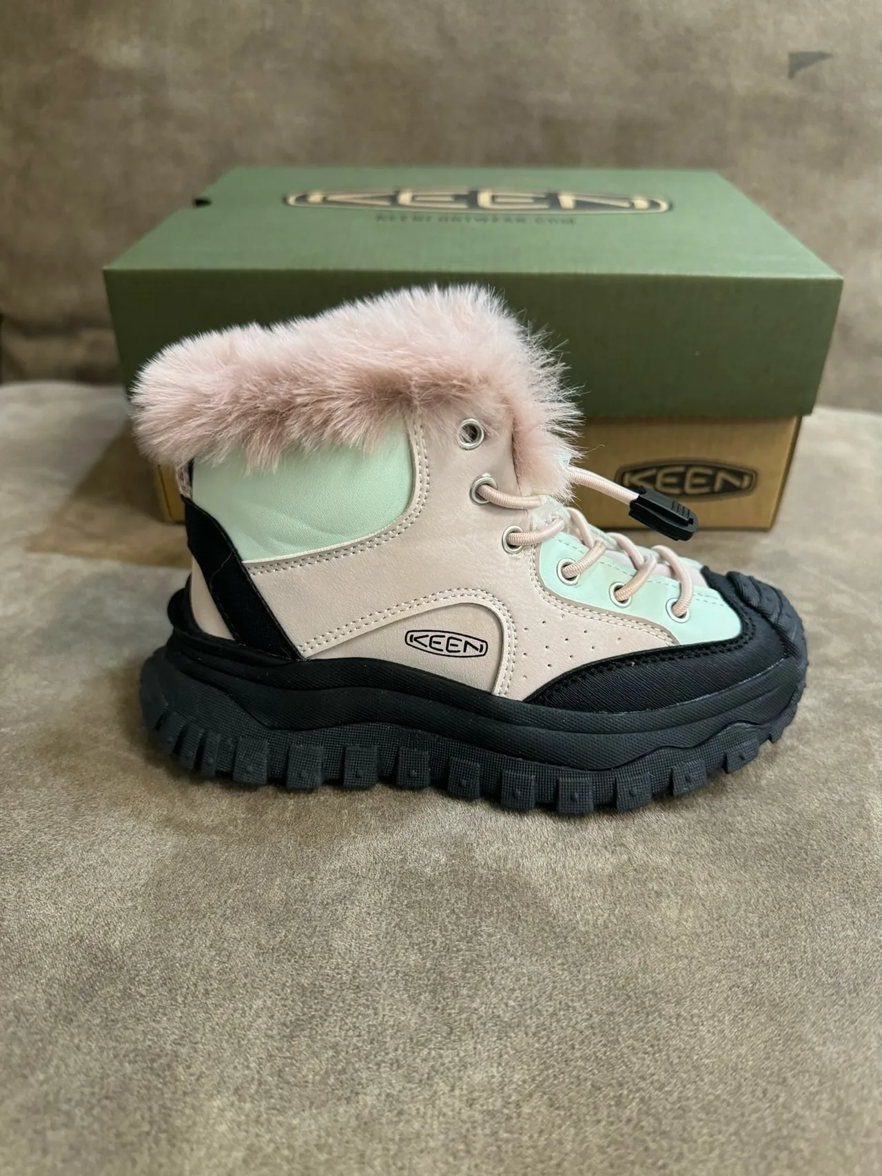 KEEN Botas de nieve amarillo verde cuello con borde de piel cierre de cordones con toggle 21