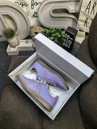 Lavender Panelled Low-Top Cupsole Sneakers 3