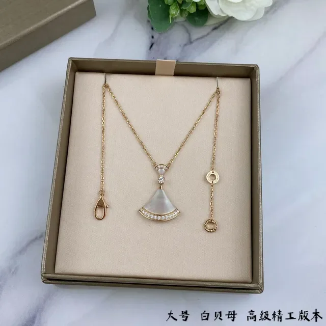 浅蓝色V领纽扣前开襟细针针织开衫 2