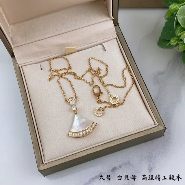 浅蓝色V领纽扣前开襟细针针织开衫 3