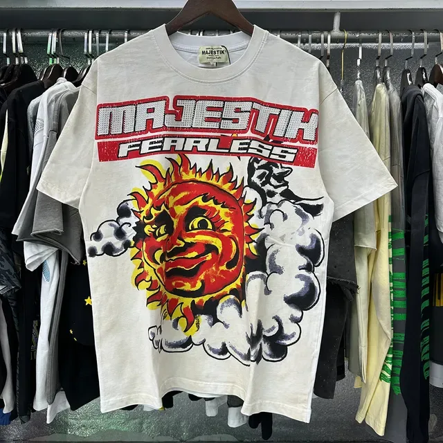 Camiseta blanca con estampado gráfico Majestik Fearless 4