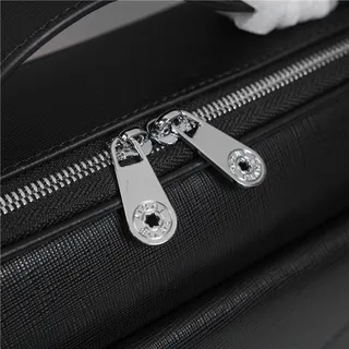 Montblanc Meisterstück Bolsa crossbody preta estruturada 19
