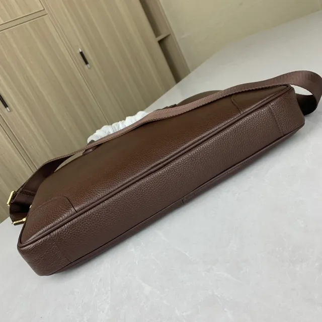 Montblanc Meisterstück टोट भूरी सोने पेब्ल्ड चमड़ा हार्डवेयर टोट बैग 5
