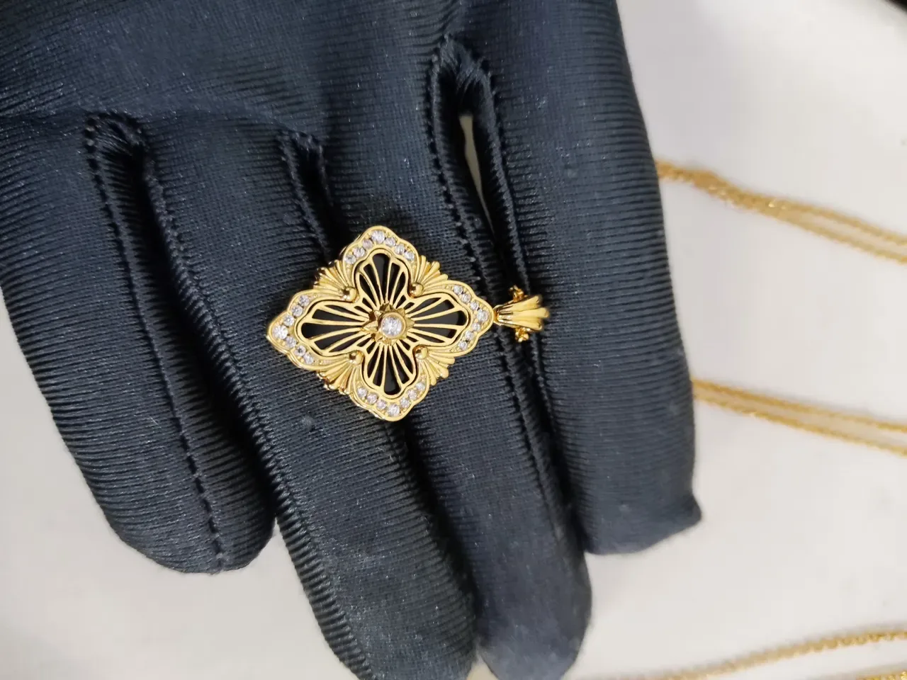 Collier pendentif floral à quatre feuilles avec incrustation d'émail multicolor et doré 7
