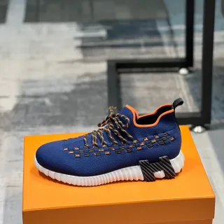 Zapatillas Navy Orange con upper de punto, detalle de encaje tejido y panel