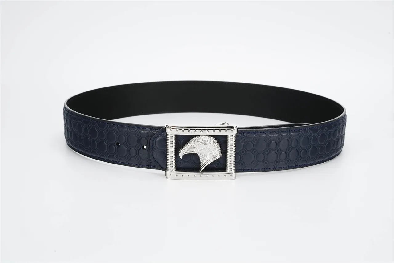 Cinto de couro com fivela de cabeça de águia hexagonal embossada cor azul marinho prateada 9