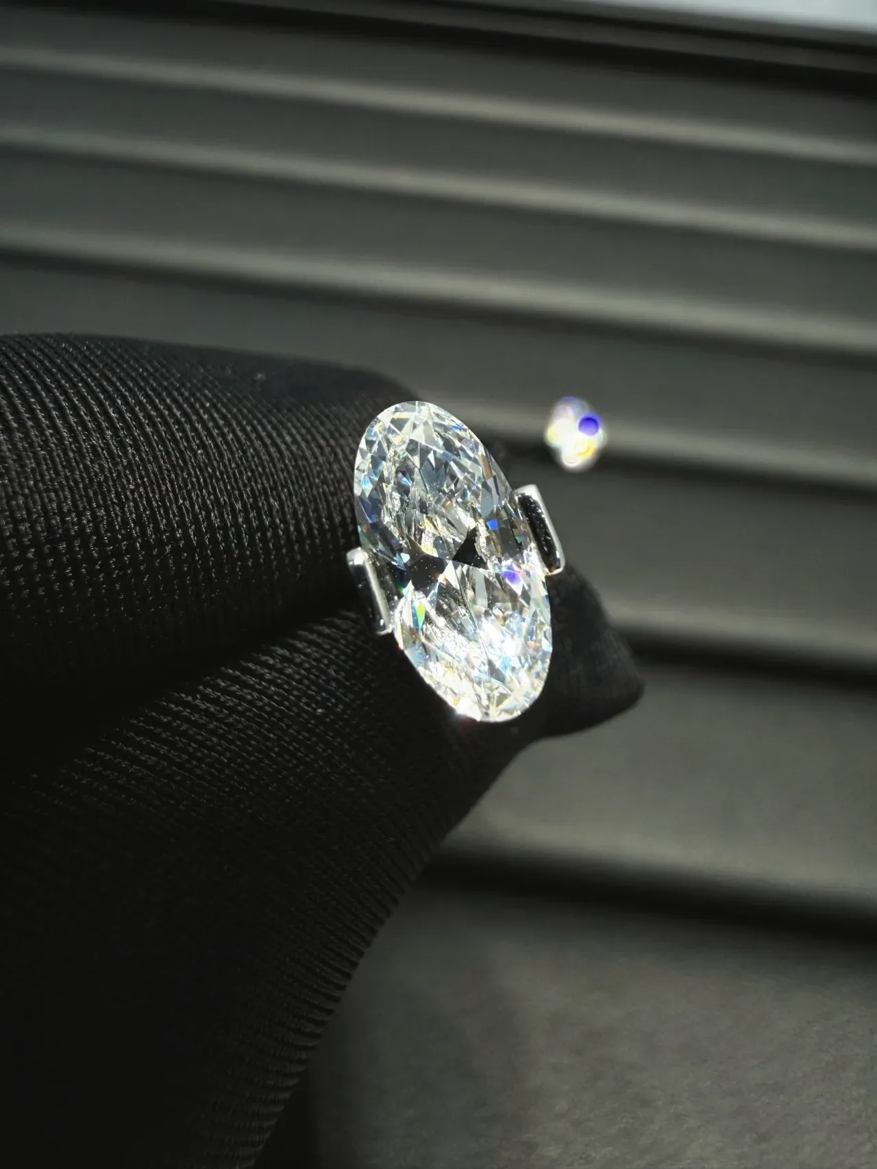Oval Faceted Crystal Stud Earrings 5