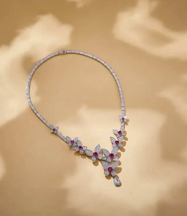 Colar motivo floral V-Drop pavé-set 8