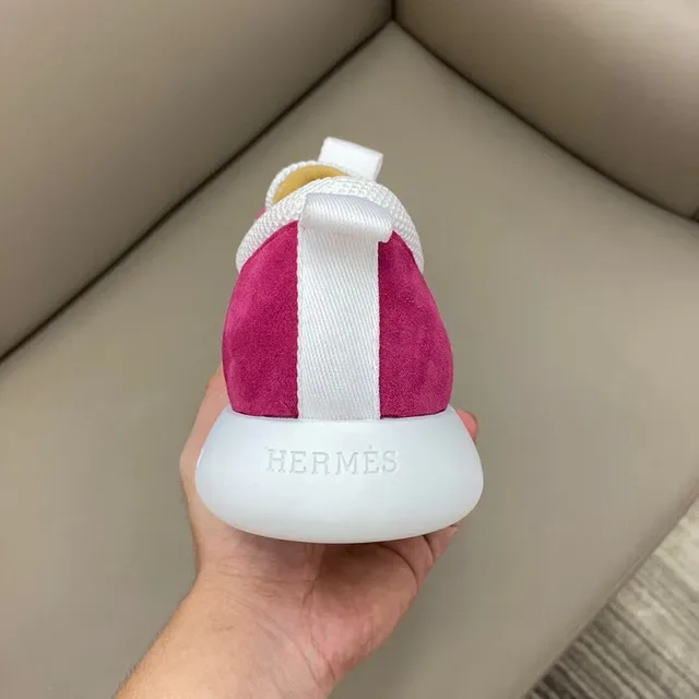 粉色和白色网面麂皮拼接低帮生活运动鞋 4