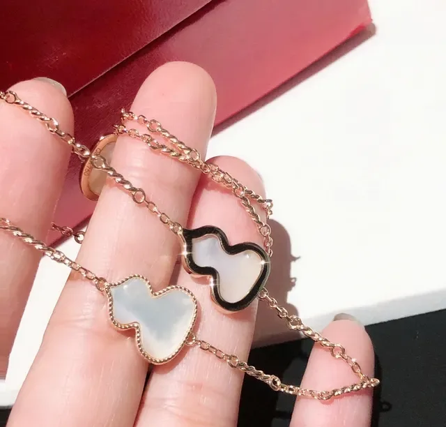 Qeelin Wulu Mother-of-Pearl Clover Pendant Gold Chain Necklace 4