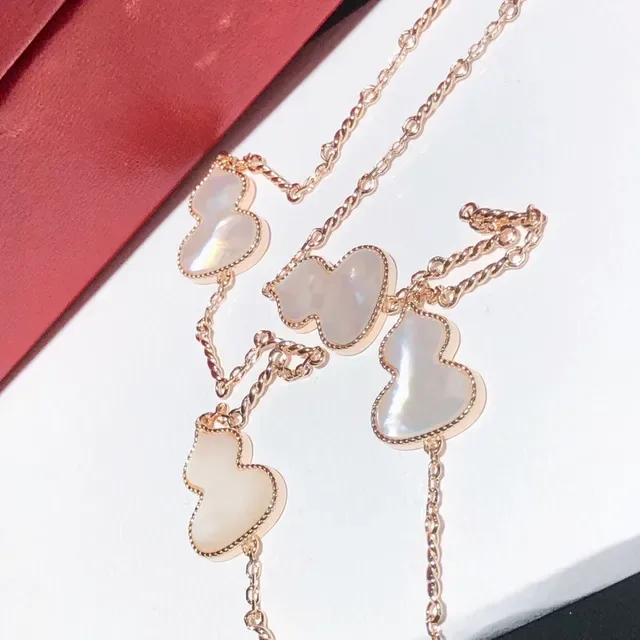 Qeelin Wulu Mother-of-Pearl Clover Pendant Gold Chain Necklace 6