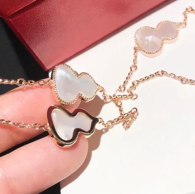 Qeelin Wulu Mother-of-Pearl Clover Pendant Gold Chain Necklace 7