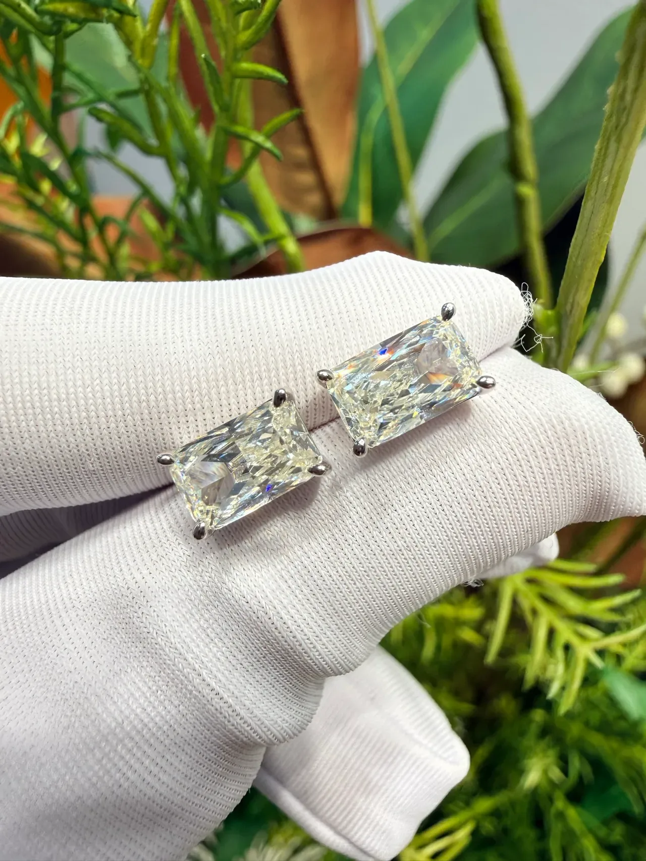 Rectangular Emerald-Cut Clear Stone Four-Prong Stud Earrings 3