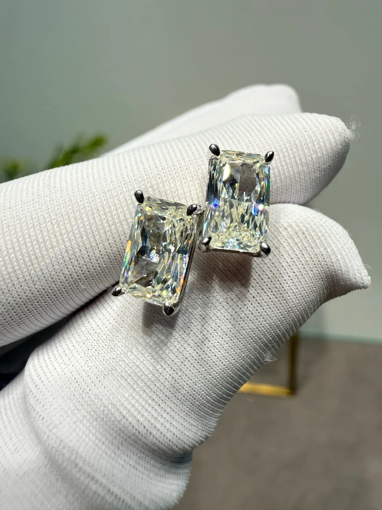 Rectangular Emerald-Cut Clear Stone Four-Prong Stud Earrings 5