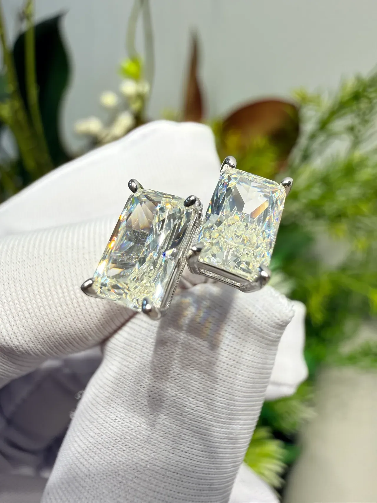 Rectangular Emerald-Cut Clear Stone Four-Prong Stud Earrings 7