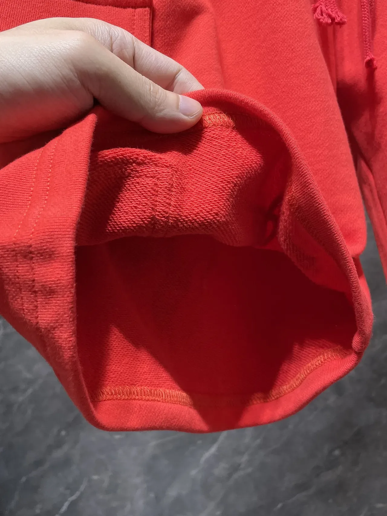 Shorts cargo rojo con cordón en la cintura 6