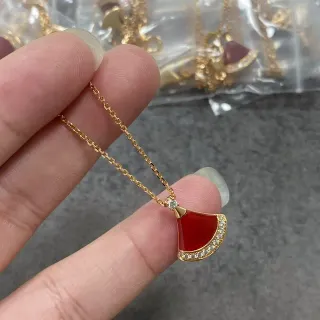 লাল সোনা পাখা আকারের এনামেল ইনলেয় নেকলেস