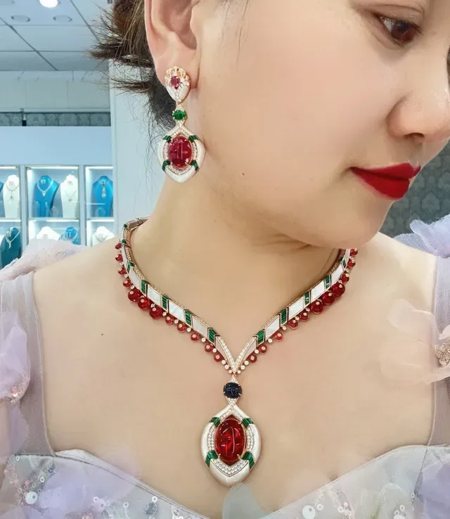 Red Green Drop Gemstone-Set Earrings 8
