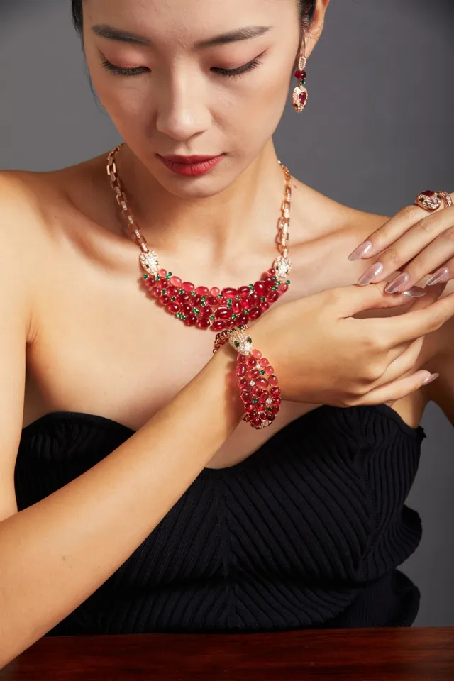 Red Green Snake-Motif Gemstone-Cluster Necklace 3