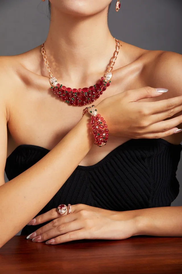 Red Green Snake-Motif Gemstone-Cluster Necklace 4