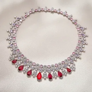 Colar com pingante de gota de pera multigema em vermelho e rosa