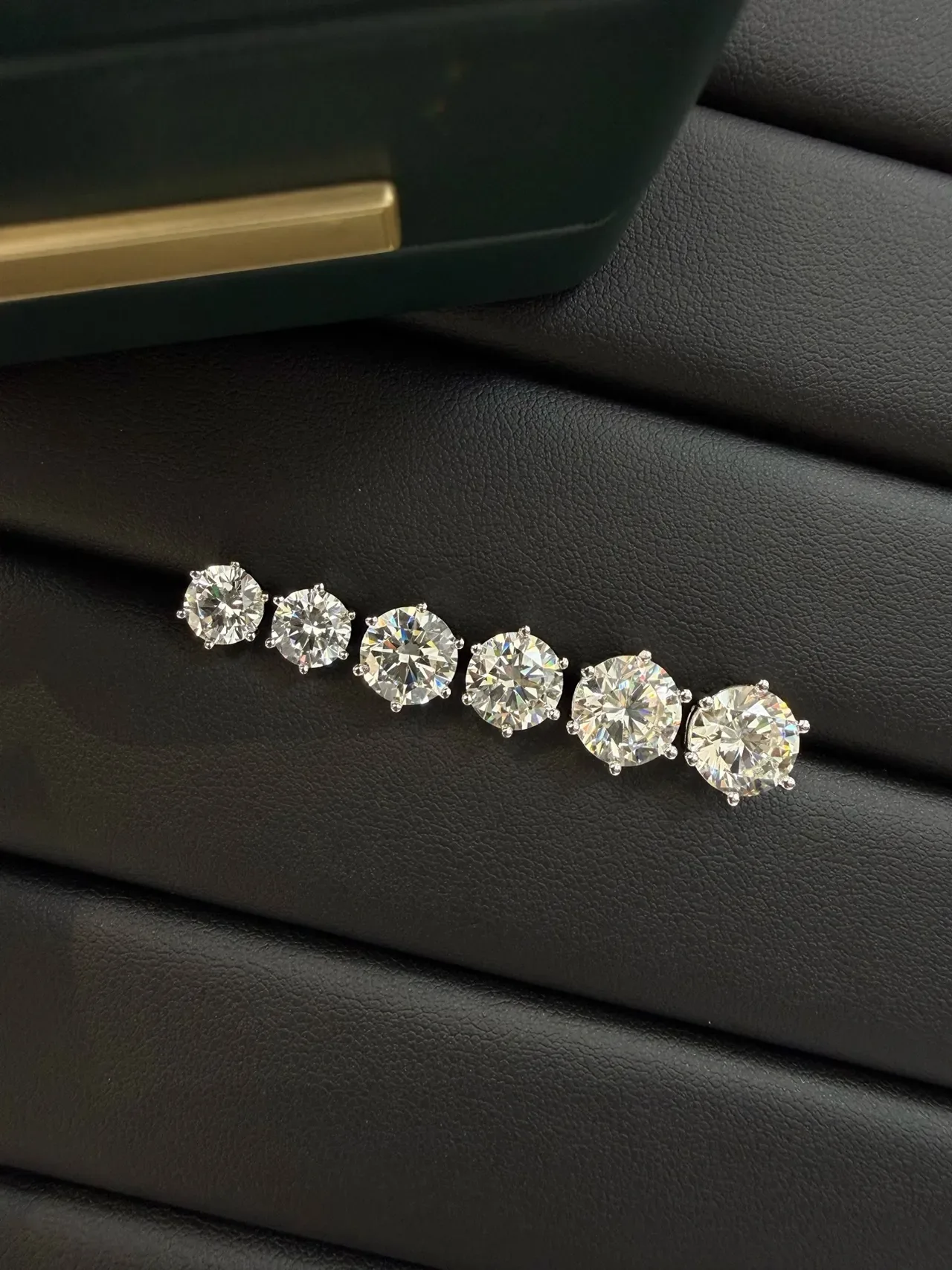 Round Brilliant-Cut Solitaire Stud Earrings 2