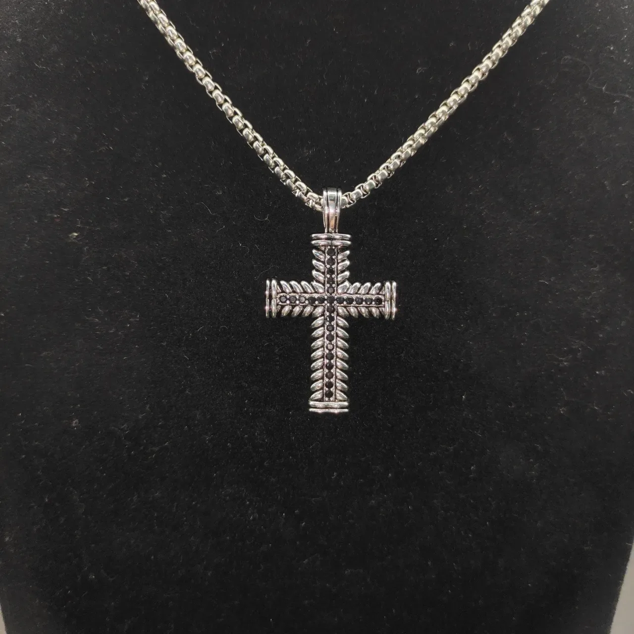 Silver Black Rope-Textured Border Stone Inlay Necklace 9