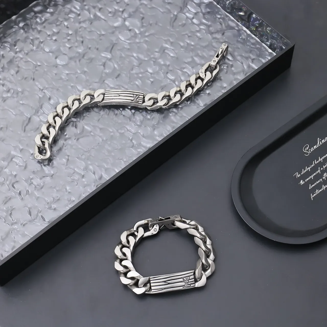 Silver Curb Chain Engraved Central Bar Bracelet 3