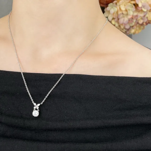 Silver-Tone Bow Motif Solitaire Pendant Necklace 7