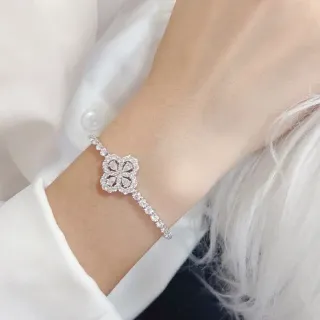 سوار فضي اللون بنمط زهري بافيه