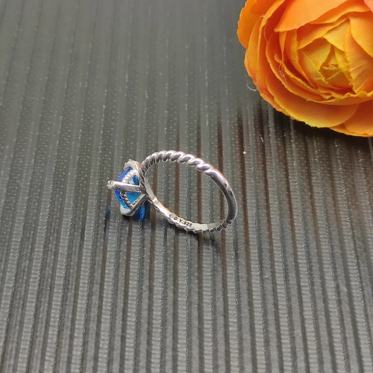 Silver-Tone Twisted Rope Band Blue Cushion-Cut Gemstone Ring 7