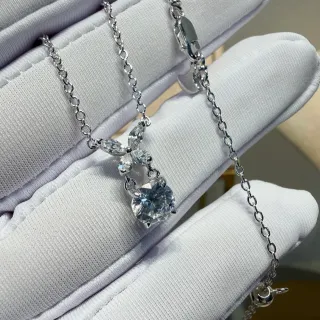 Collier pendentif papillon cristal ton argent