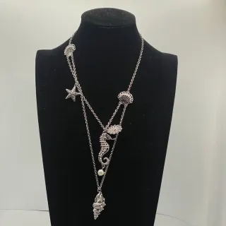 Collier Chaîne Multicouche avec Charme Marin en Ton Argent