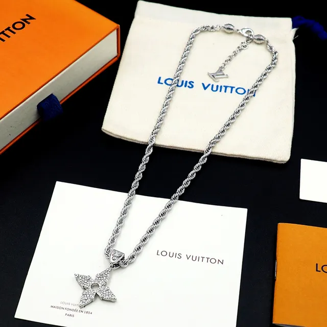 Silver-Toned Rope Chain Pavé Cross Pendant Necklace 9