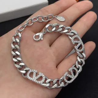 سوار من سلاسل كيرب شينكي سميكة فضية شفافة باڤيه سيت كارمات لوجو