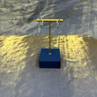 أقراط حلقية كريستال مكسّرة ملتوية